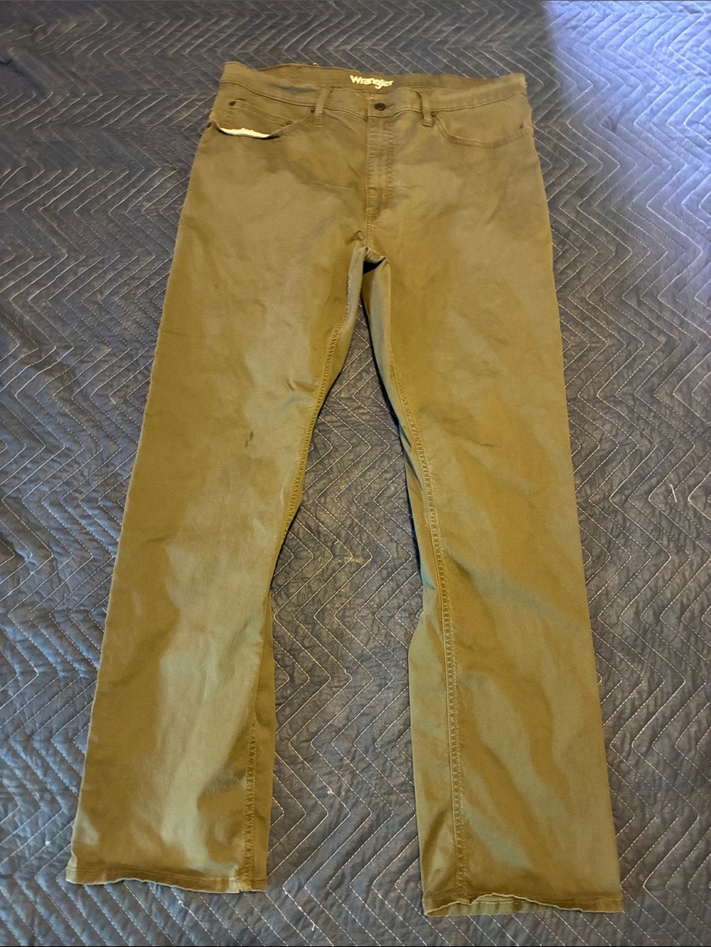 Wrangler Men's Olive Utility Chinos - Picture 1 of 5